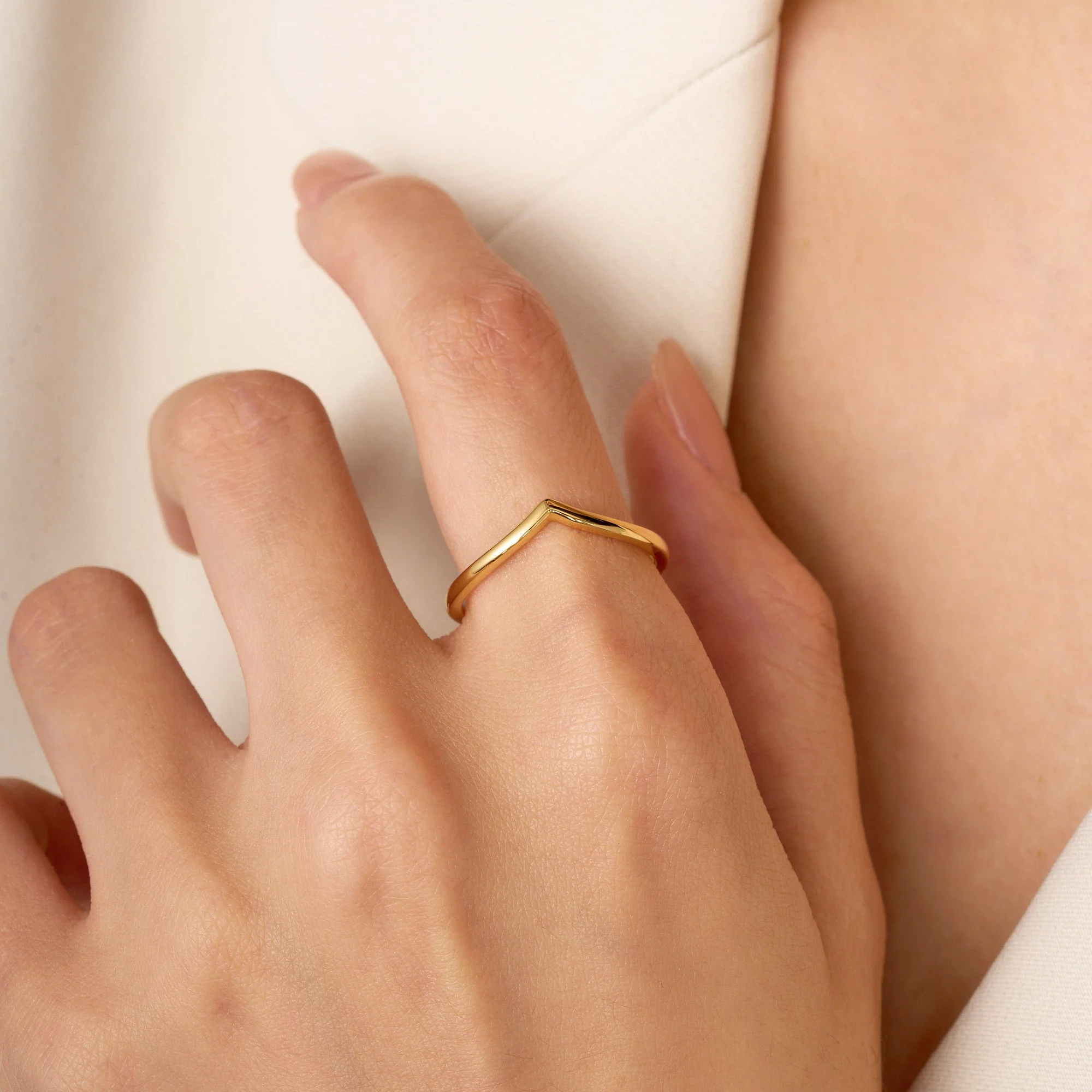 Minimalist V-Shaped Band - Image 7